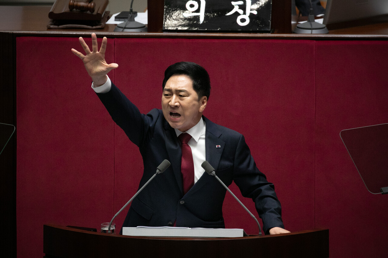 김기현 국민의힘 의원은 김건희씨에게 건넨 명품 가방에 대해 “사회적 예의 차원에서 선물한 것이다”라고 말했다. ⓒ시사IN 신선영