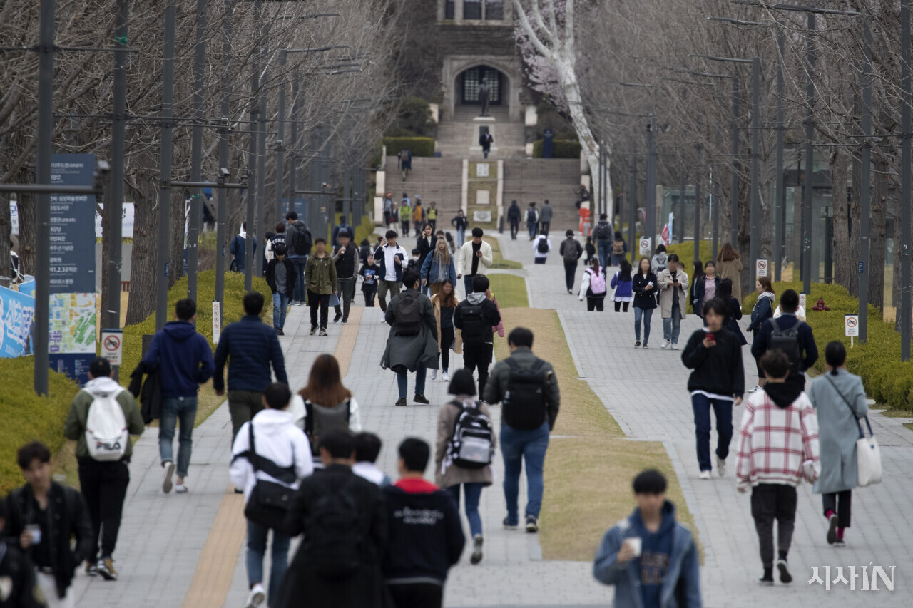 서울 서대문구의 연세대학교 캠퍼스. 한 온라인 비대면 수업에서 일부 학생이 인공지능으로 시험을 치른 것이 발각되었다. ⓒ시사IN 조남진