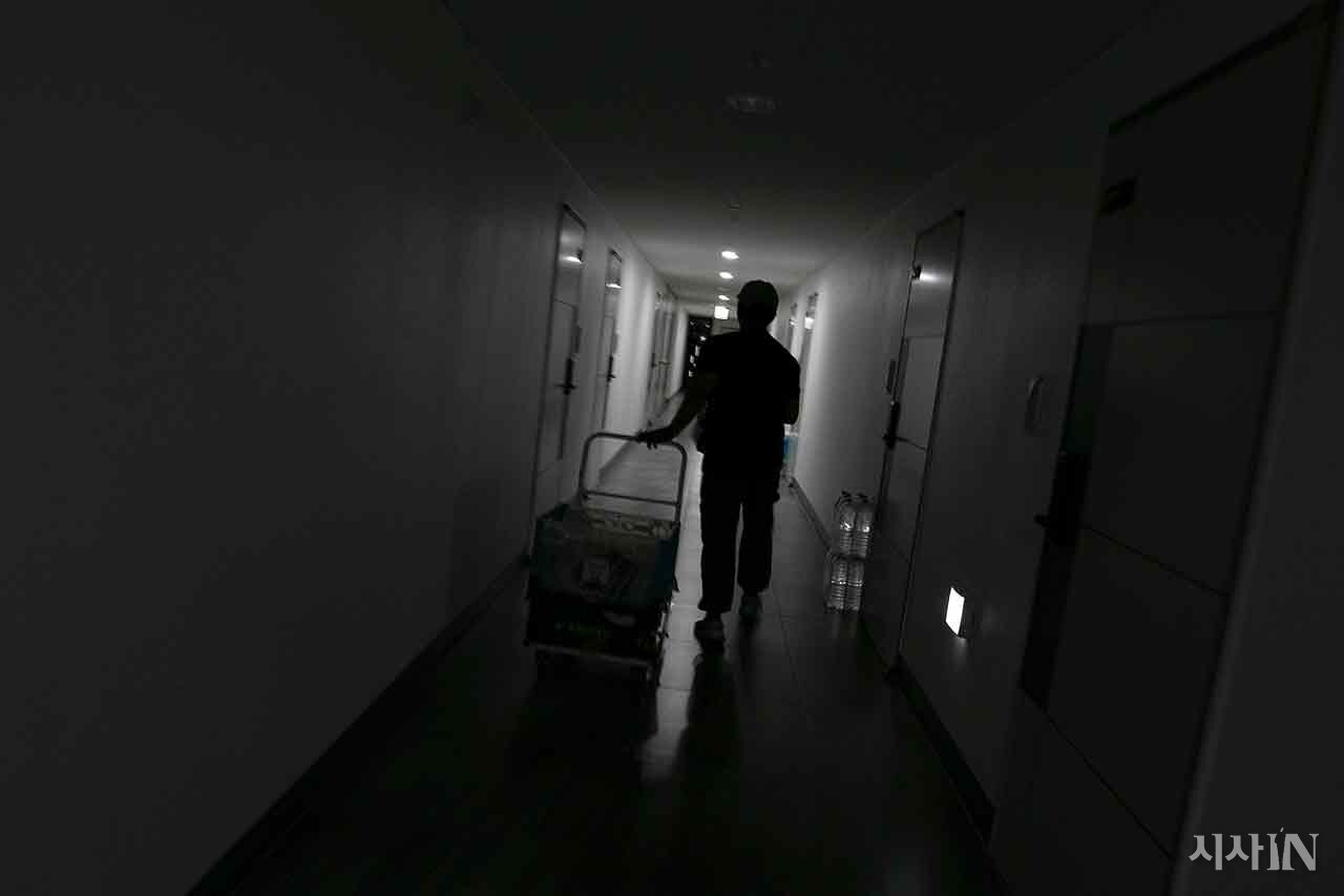 한국은 야간노동에 대한 규제가 거의 없다시피 한 나라다.  ⓒ시사IN 이명익