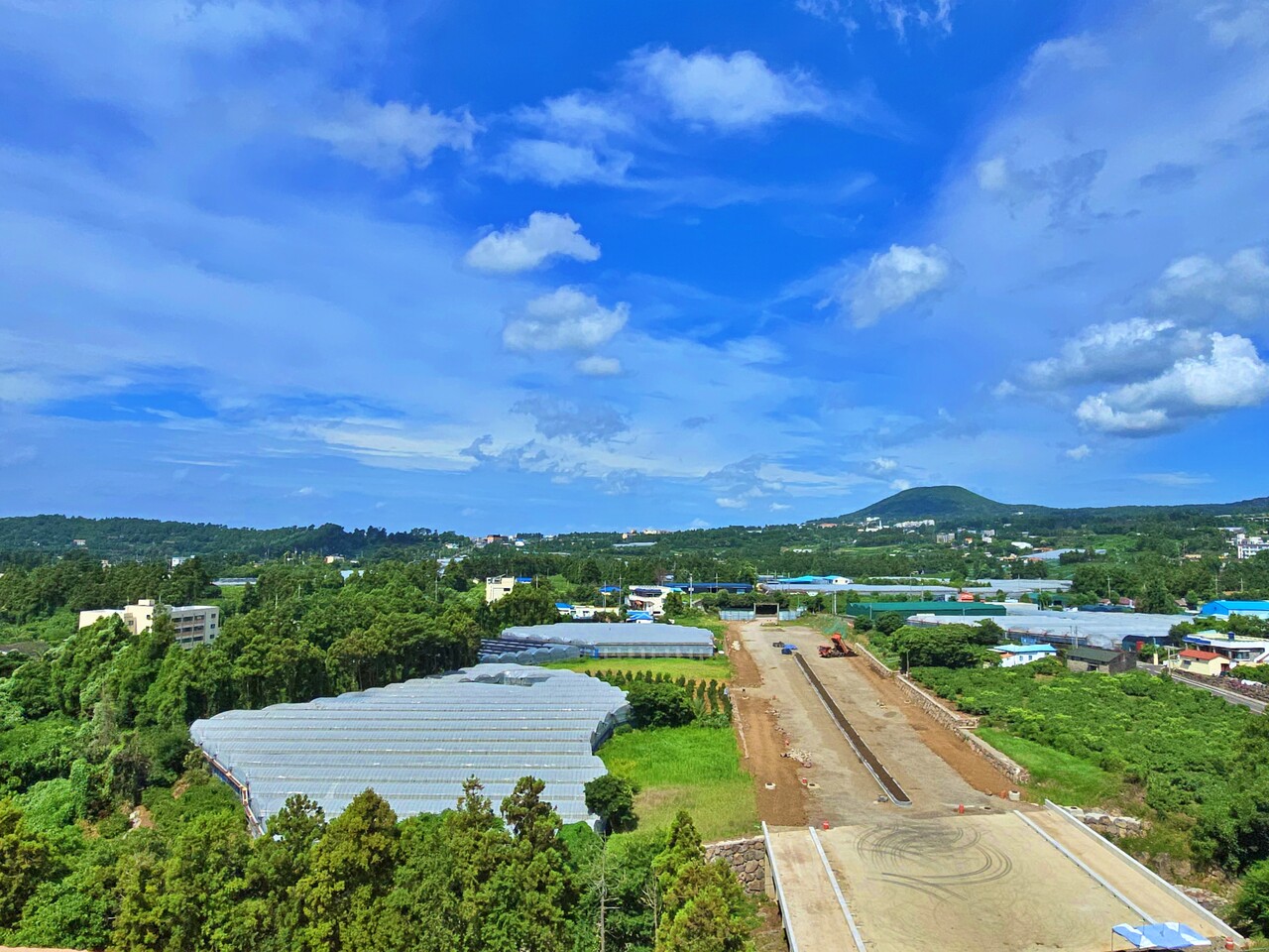 7월30일 공사가 진행 중이던 서귀포 도시우회도로 건설 현장. 현재는 중단된 상태다. ⓒ〈미디어제주〉 김은애