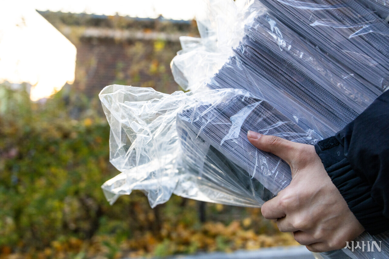  신문은 청소년에게 무료로 배포된다. ⓒ시사IN 신선영