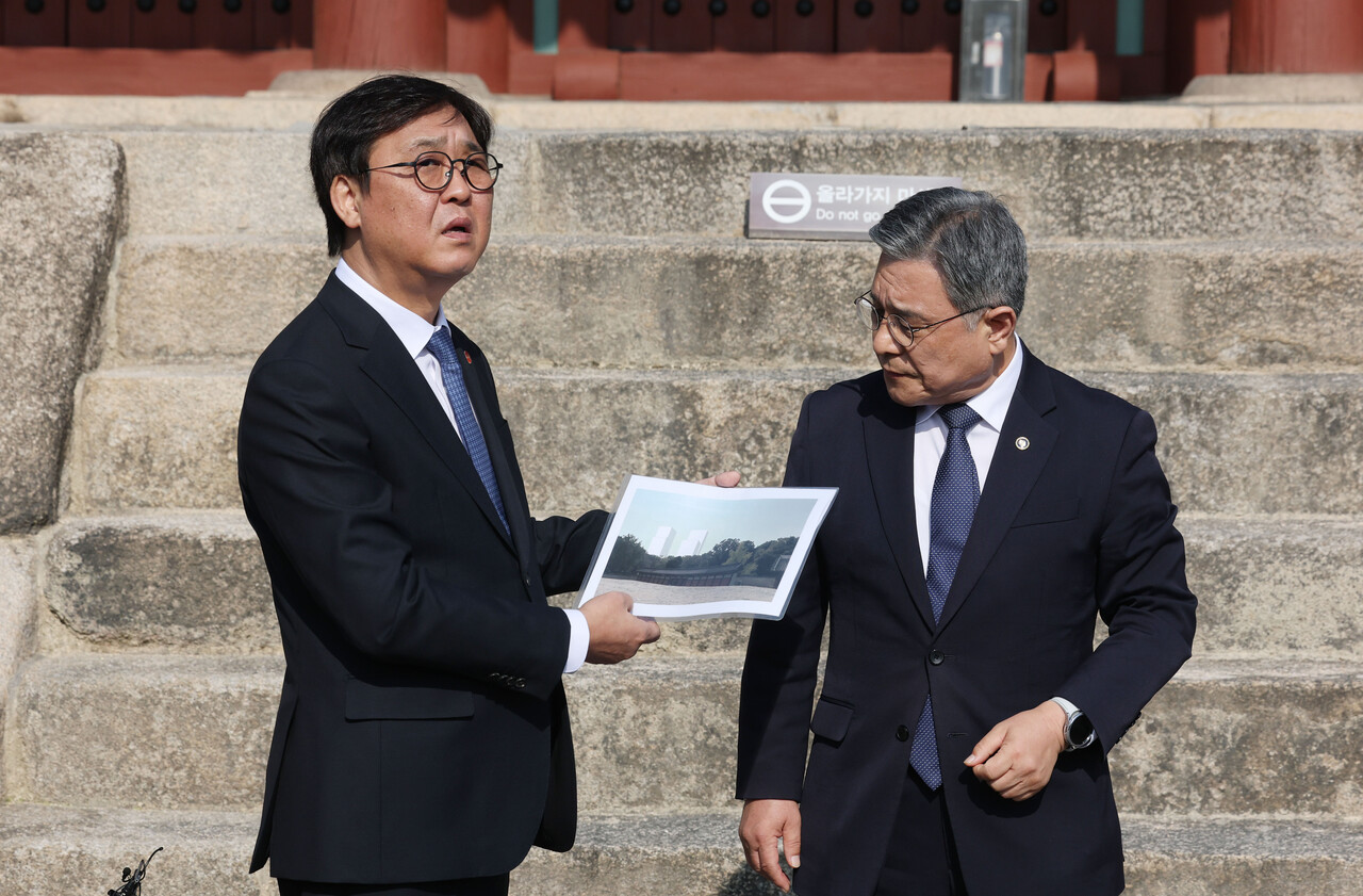 11월7일 최휘영 문체부 장관(왼쪽)과 허민 국가유산청장이 서울 종묘를 찾아 전경을 점검했다. ⓒ연합뉴스