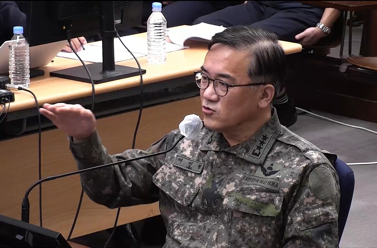 11월24일 여인형 전 국군방첩사령관이 서울중앙지법에서 열린 윤석열씨의 내란 우두머리, 직권남용 권리행사방해 혐의 사건 속행 공판에 증인으로 출석해 증언하고 있다. ⓒ서울중앙지방법원